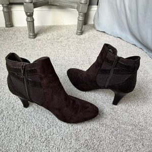 Ankle heeled boots